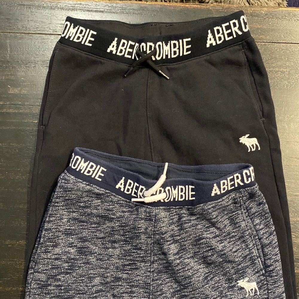 Boys, set of 2 essential icon joggers. Excellent used condition. Navy and Black